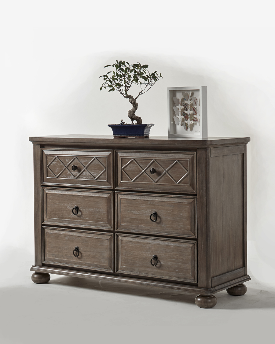 The <b>Siracusa</b> Collection, another example of elegance and refined taste.
